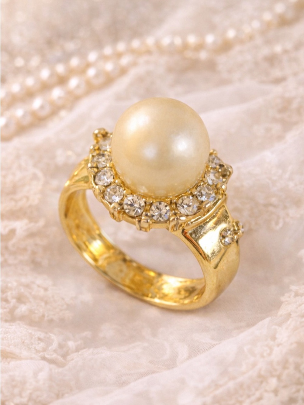 Vintage Gold Tone Faux Pearl & Rhinestone Halo Brooch Statement Pin